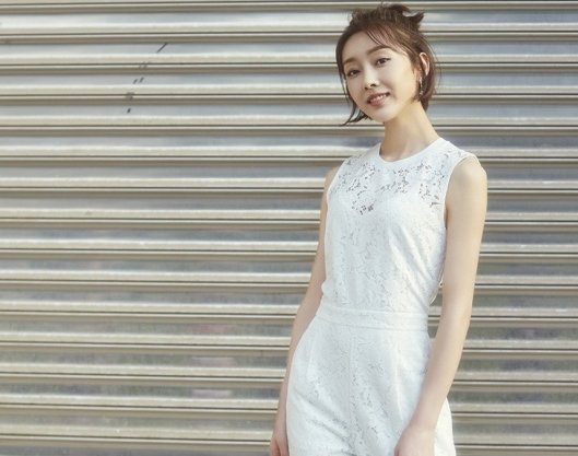 宣璐白色蕾丝秀身材 上演少女系清纯诱惑