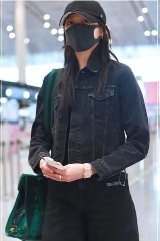 关晓彤为了显腿长，把阔腿裤变成了大裤衩，网友：腰太粗了！