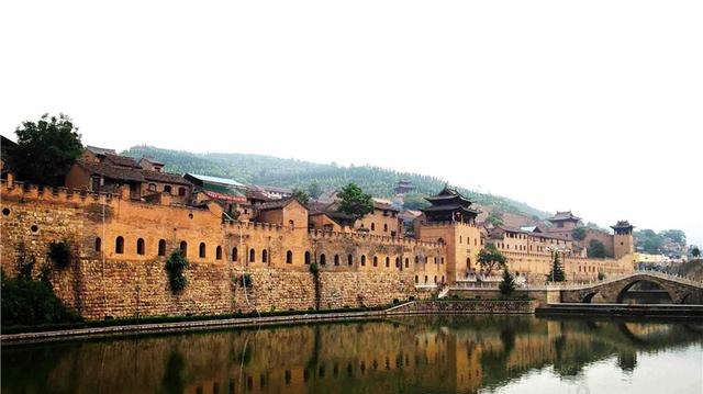 山西有座蜂窝式古城堡,用蛋清与糯米砌墙,过去只有几十户人家