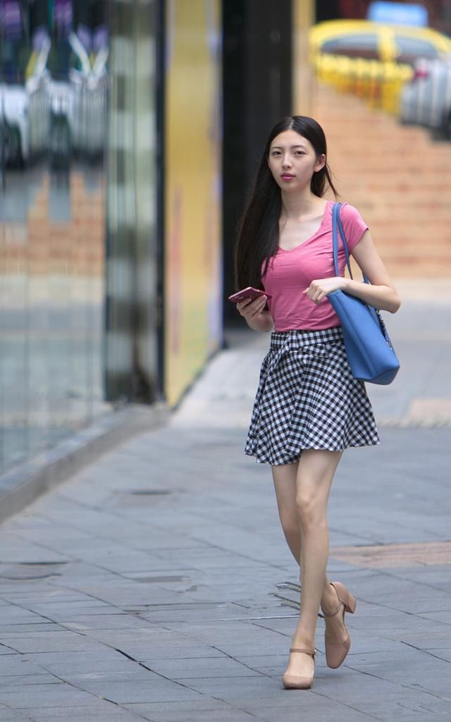 夏季令人烦躁，好看的穿搭能让人静下心来