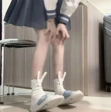  变形|00后的女生，尽量别穿这几种鞋子，伤脚还容易让脚变形！