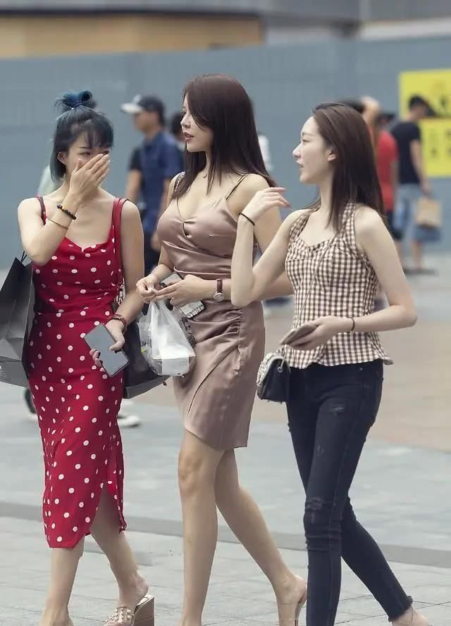  『穿衣』女人三十一枝花，靠长相還是靠气质？这几种穿衣搭配给你全屏幕美少女感