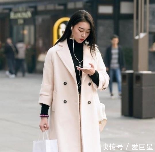 感觉@街拍集:尖头高跟鞋,给人仙气十足的感觉,衬托出高贵气质