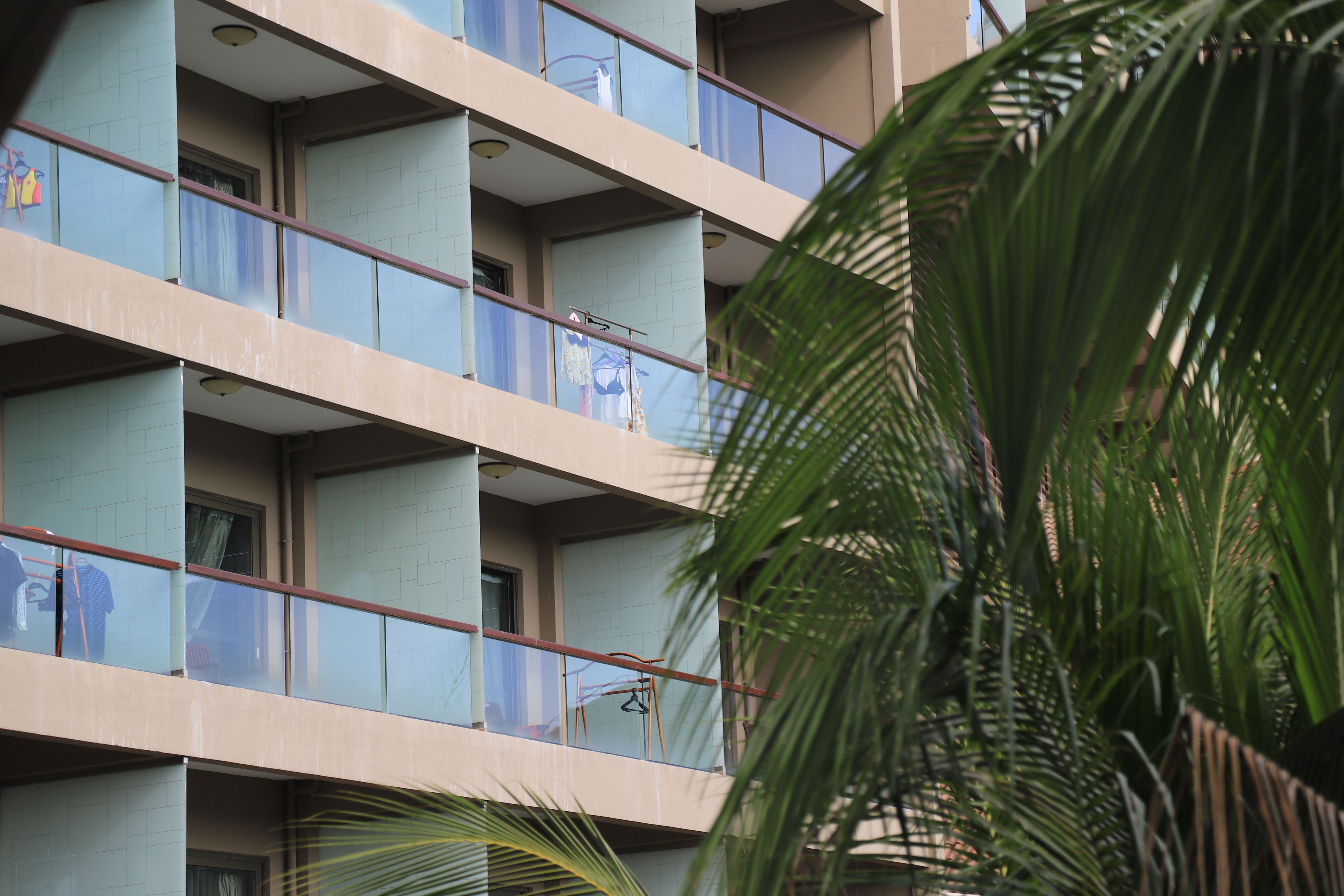 【遇上一座城】请到天涯海角来，一起去看比基尼大长腿的三亚微游