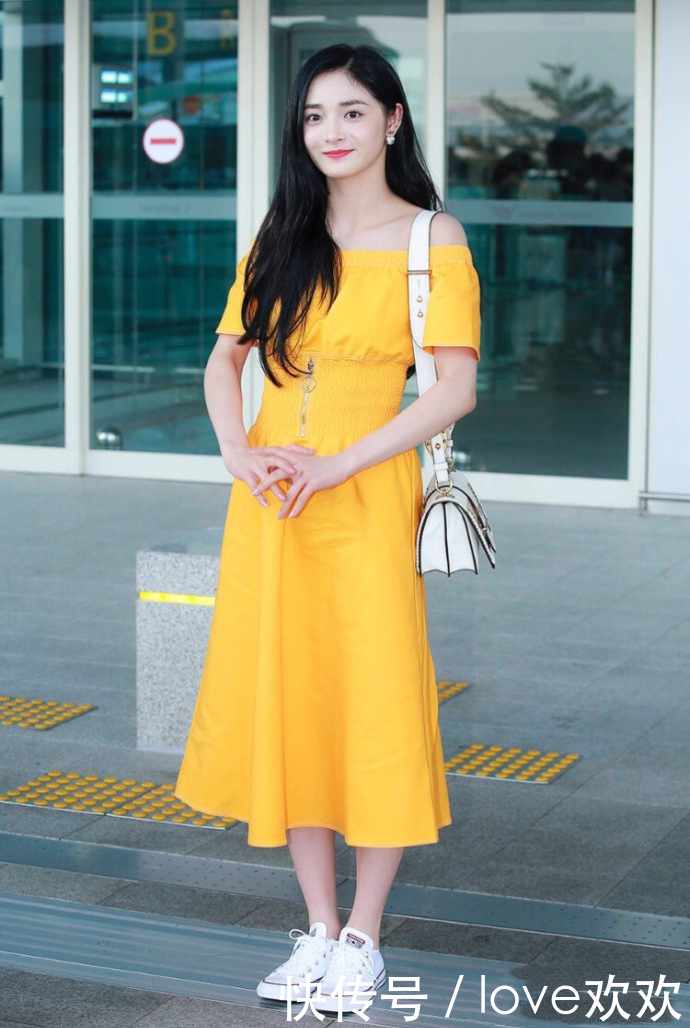 周洁琼越来越有名，机场穿搭也越来越有品，最后一件真漂亮