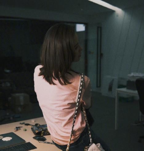  [贫民窟]秋冬最省钱的穿搭,“一衣多穿”出镜率爆表,贫民窟女孩的最爱