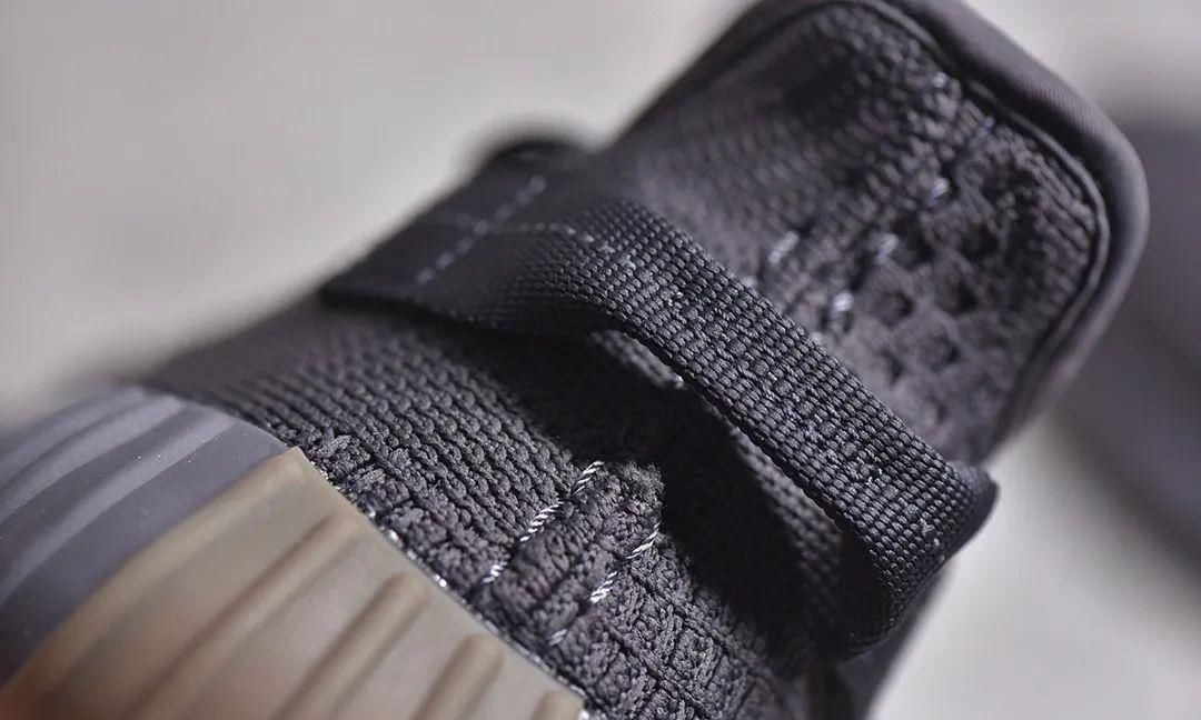 『椰子』Yezzy350黑生胶人气下降,椰子不香了吗?