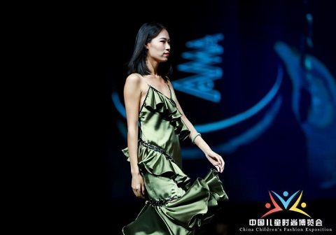 李晓雨出席中国儿童时尚博览会并担任嘉宾