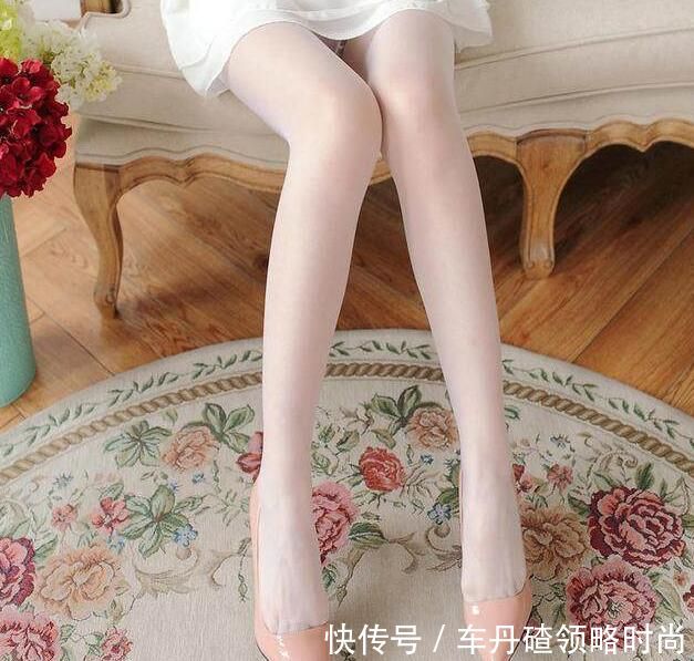 紧身打底裤凸显的完美身材,看起来如此唯美动人!!