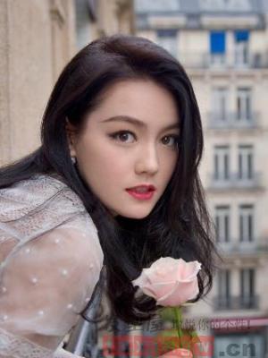 随性优雅的气质长发发型 终将一路繁花相送