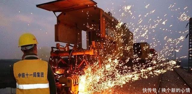  「中国」中国出现4000米长的“超级列车”，外媒纷纷称赞中国之