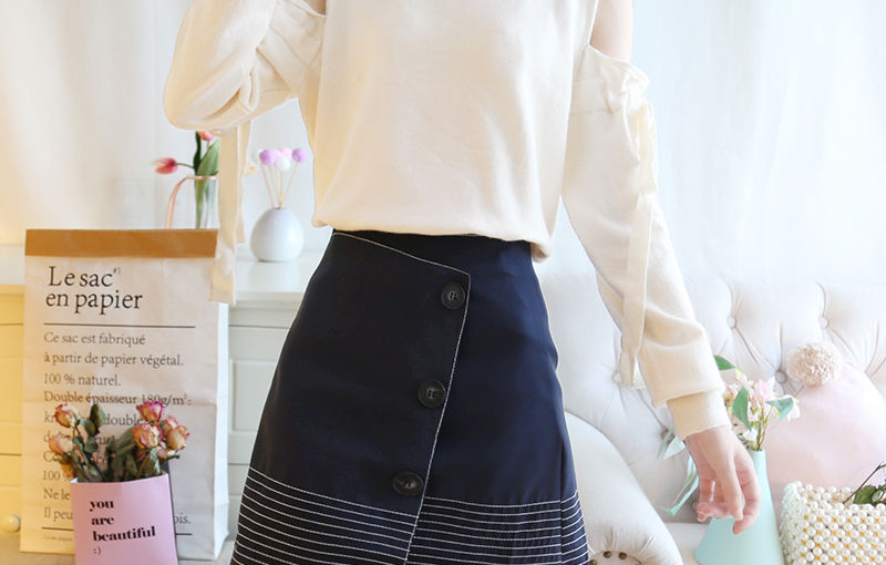 老婆个不高，但是特别会穿衣，穿小香风套装，没人相信她一米五