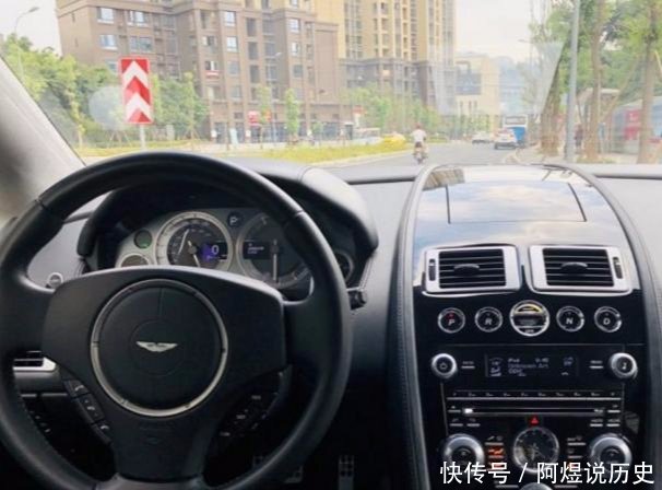  阿斯顿：花400万落地一辆冷门轿跑车主开它去接客户，客户说出了真心话