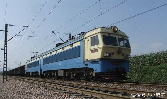  「铁路线」铁路线旁边写的“禁止双弓”是什么意思 答案和你想的