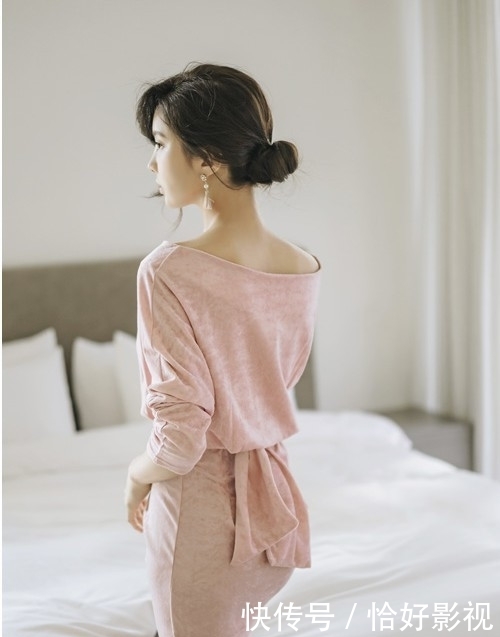 「迷人」朴洙妍-简约娴雅迷人柔粉连身短裙鉴赏