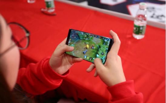 两款骁龙845产品曝光 谁才是最强游戏手机?