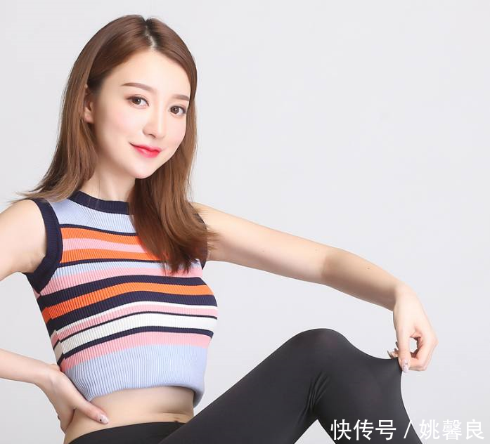 优雅洋气的打底裤小姐姐，展现青春色彩，散发女神魅力！