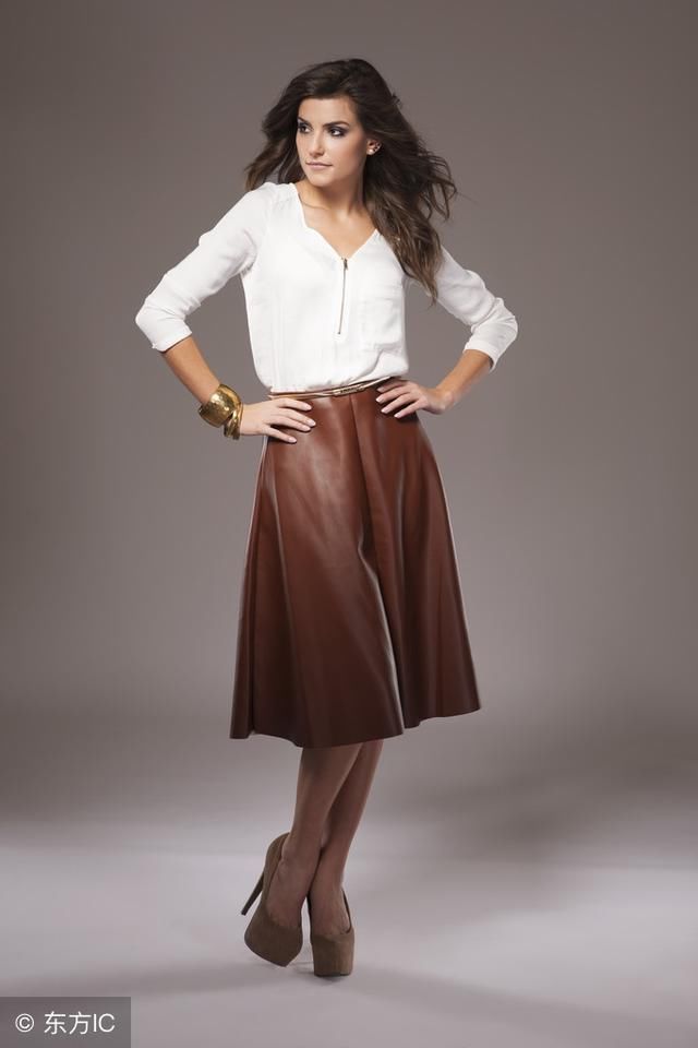 身材丰满的女人就穿紧身裙，妖娆身材秀出来，凹凸有型更别致