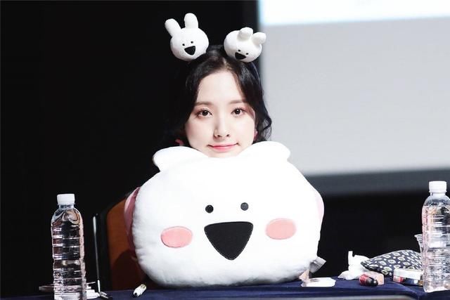 宇宙少女的门面担当！风格百变的金知妍在韩国的人气比吴宣仪还高