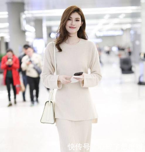 哪些颜色最显白教你几个实用的衣服颜色搭配技巧，百搭又时髦！