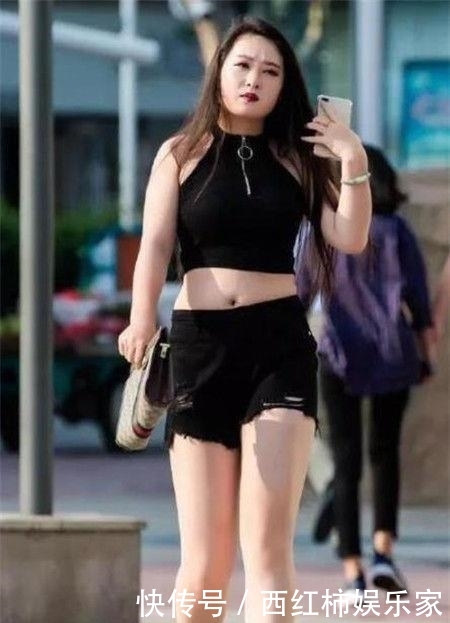 『婉约』美丽动人的美女街拍:身形有致的时尚美女,穿出时尚婉约美