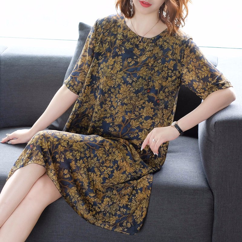 四五十岁有肚子女人尽量别穿裙子,看看“欧美裙”,洋气又遮肚