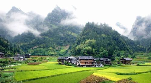 重庆这个县被誉为渝鄂咽喉,以八面山为分水岭,深藏于武陵山腹地