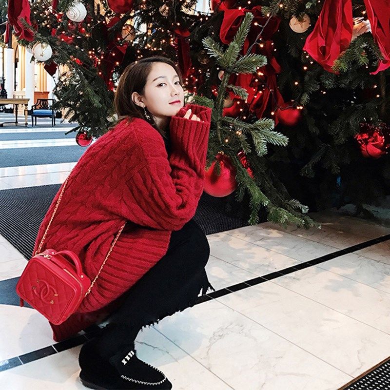 小姨33岁，从不紧身衣配短裙!只穿“小香风套装”，难怪美嫩