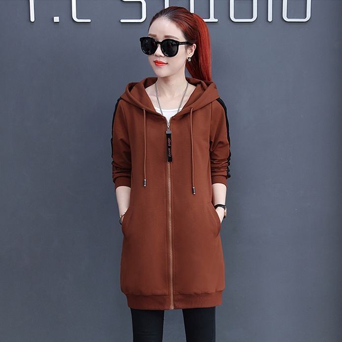 难怪，163斤妈妈连买3件这卫衣，搭短裙穿美爆了，咋穿咋美