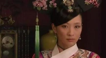 《甄嬛传》中留了刘海的各位“娘娘”，华妃皇后变软萌，只有她美