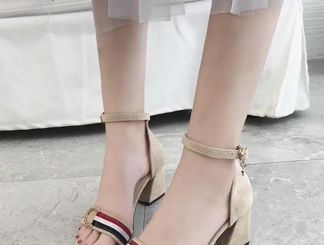 为选|你还在为选什么鞋子而烦恼吗?快跟紧我的脚步吧