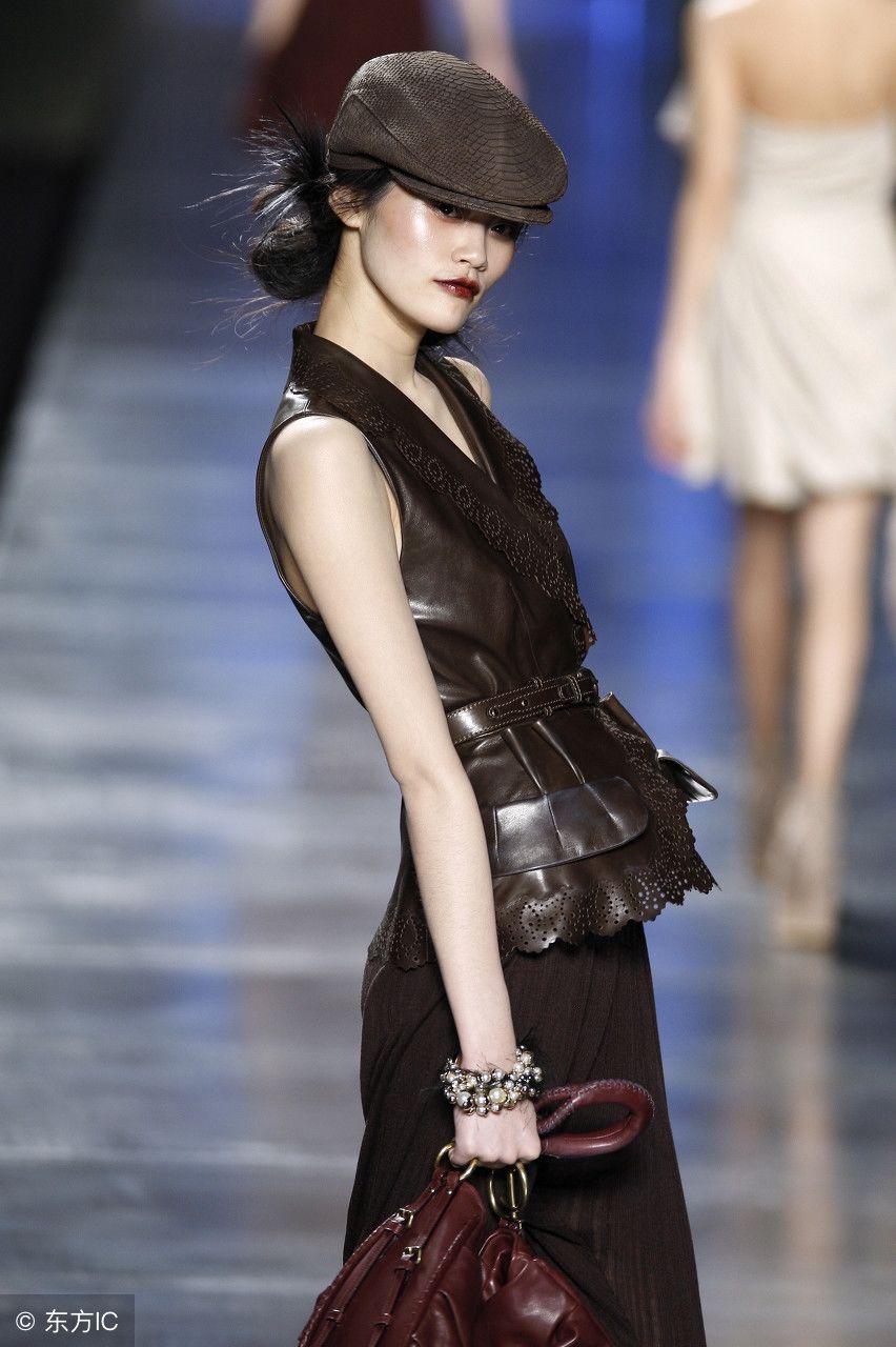 中国维密天使超模奚梦瑶的时装秀场表现