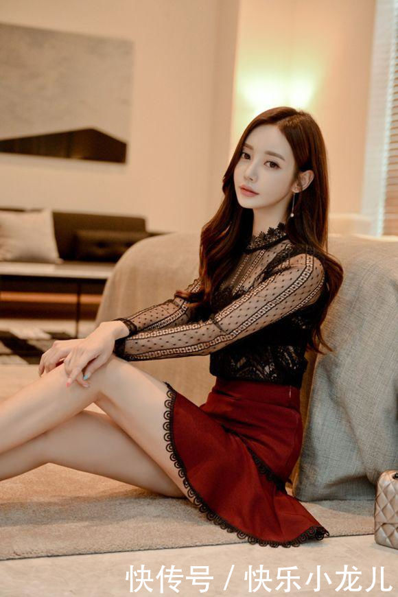 「舒适」街拍:都市韵味的紧身裙美女,穿出好看迷人的身段