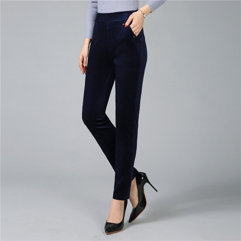 厉害了我的妈妈，秋天这样穿出门，瞧着比大姑娘还嫩美的多