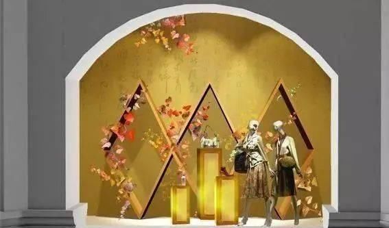  『模特的搭配』服装陈列：1个好女模特=10个冠军导购员！橱窗陈列如何做？关键所在女模特的橱窗陈列！