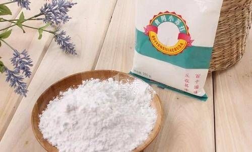  白鞋■小白鞋变得脏旧、发黄很难清理？从家政阿姨那里学了几招，试试吧
