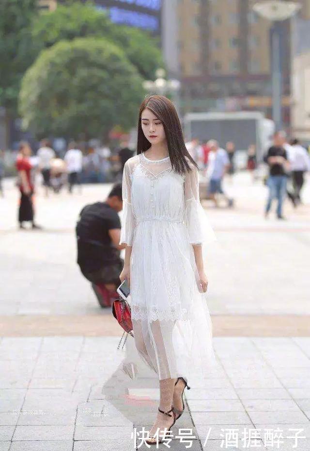  气质|瘦瘦的女生可以穿网纱半身裙非常有特色，再配上高跟鞋就更美了
