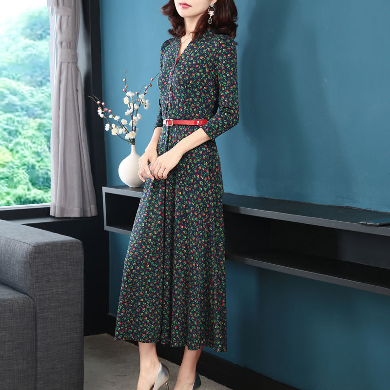 欧货裙昨天上新了，虽然小贵，却洋气时尚，让你气质优雅女神范