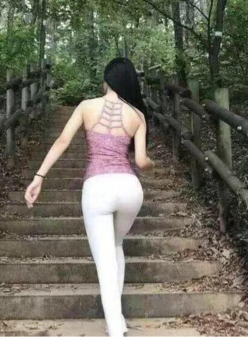 夏日必不可缺的时尚单品紧身裤，让你轻松倍显迷人！