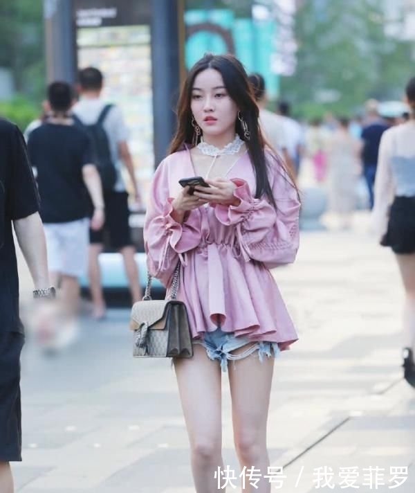 时尚女生们■要选择的话,我会选择穿短裤的美女