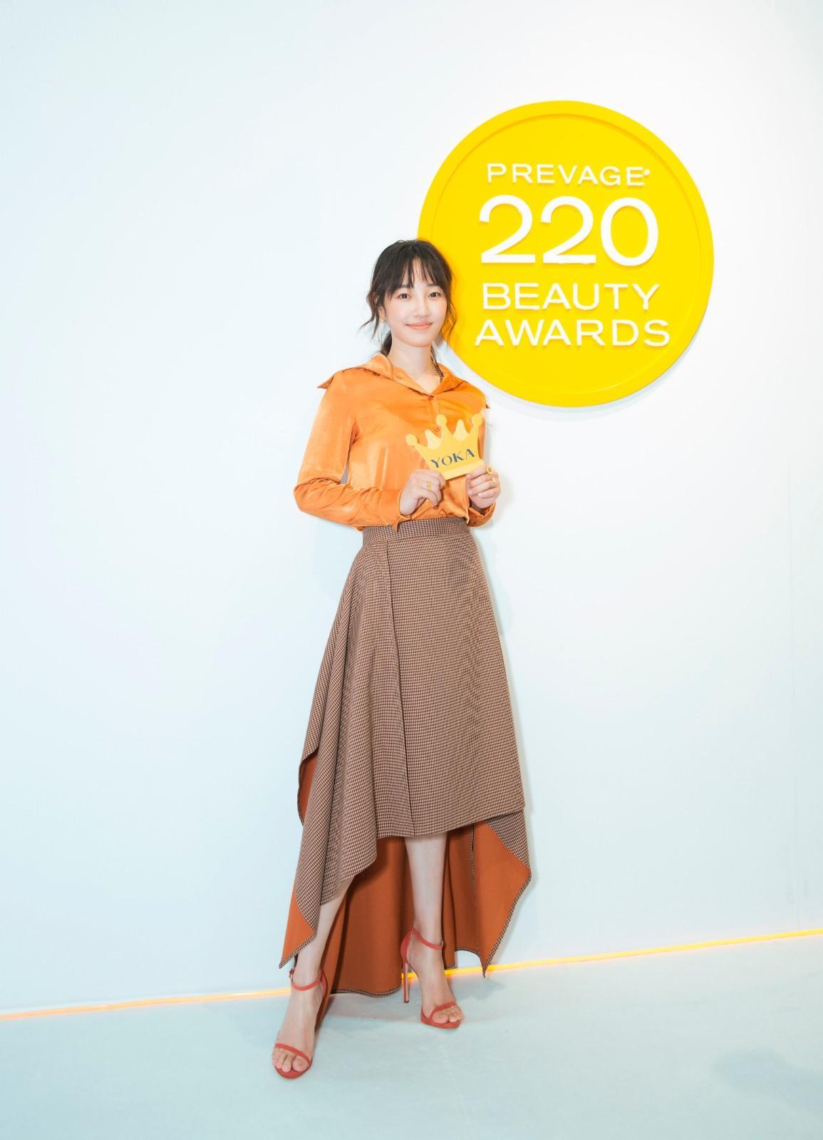 白百何不规则及膝裙尽显温婉优雅 橘色系造型显青春元气