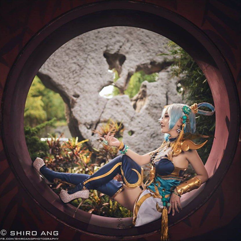 前螺旋猫成员Cos《英雄联盟》拉克丝 性感吸睛!