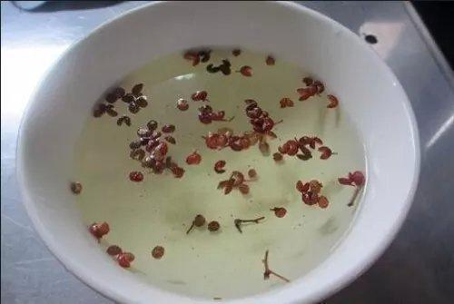 白醋这样用,早晚用于洁面,皮肤白皙红润