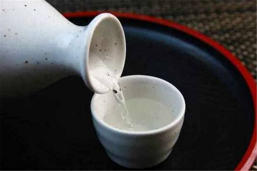 男人喝白酒有4大好处,女人应该让自己男人每天