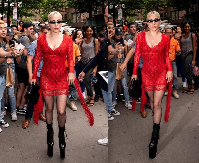 LadyGaga与超模Gigi同穿渔网装，差距一目了然！