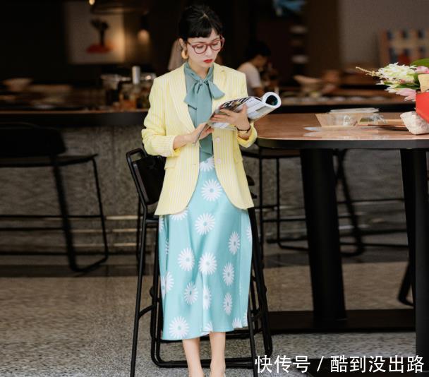 『气质』如果你是女教师,建议穿这“教师裙”+高跟鞋,大方得体,显气质