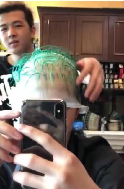 网红男神理发店剪了个豆芽头,锅盖掀下那一刻酷得不行!