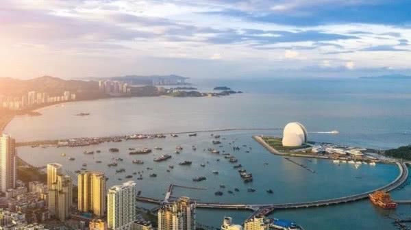 中国最宜居城市，与香港隔海相望，现已成为二线