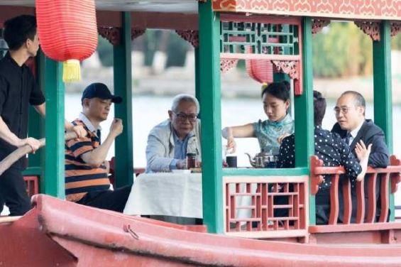 黄毅清又发文,曝猛料这位女星不正常,网友:他要得罪整个娱乐圈