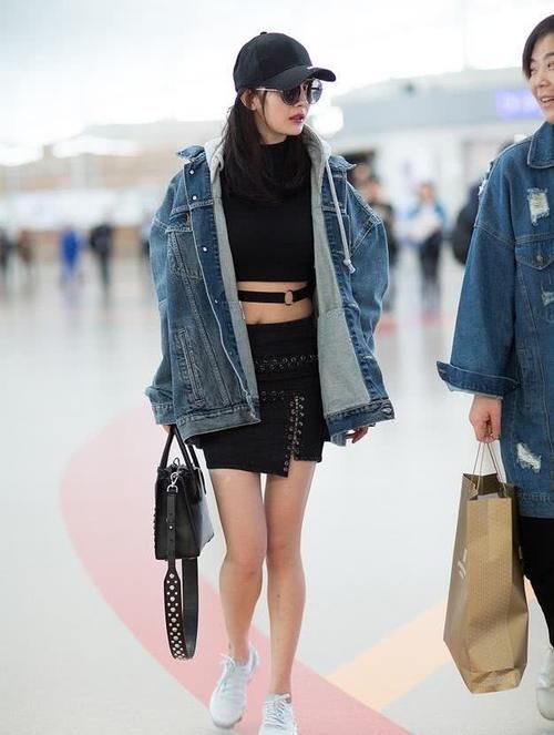 『前卫』2020春季流行的“短一截”毛衣,个性又前卫,明星都上头了!